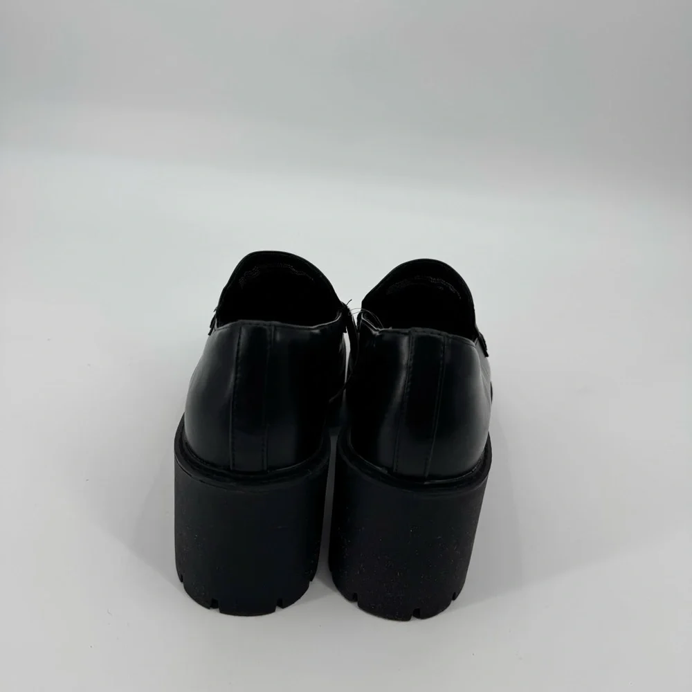 Universal Thread sleek black